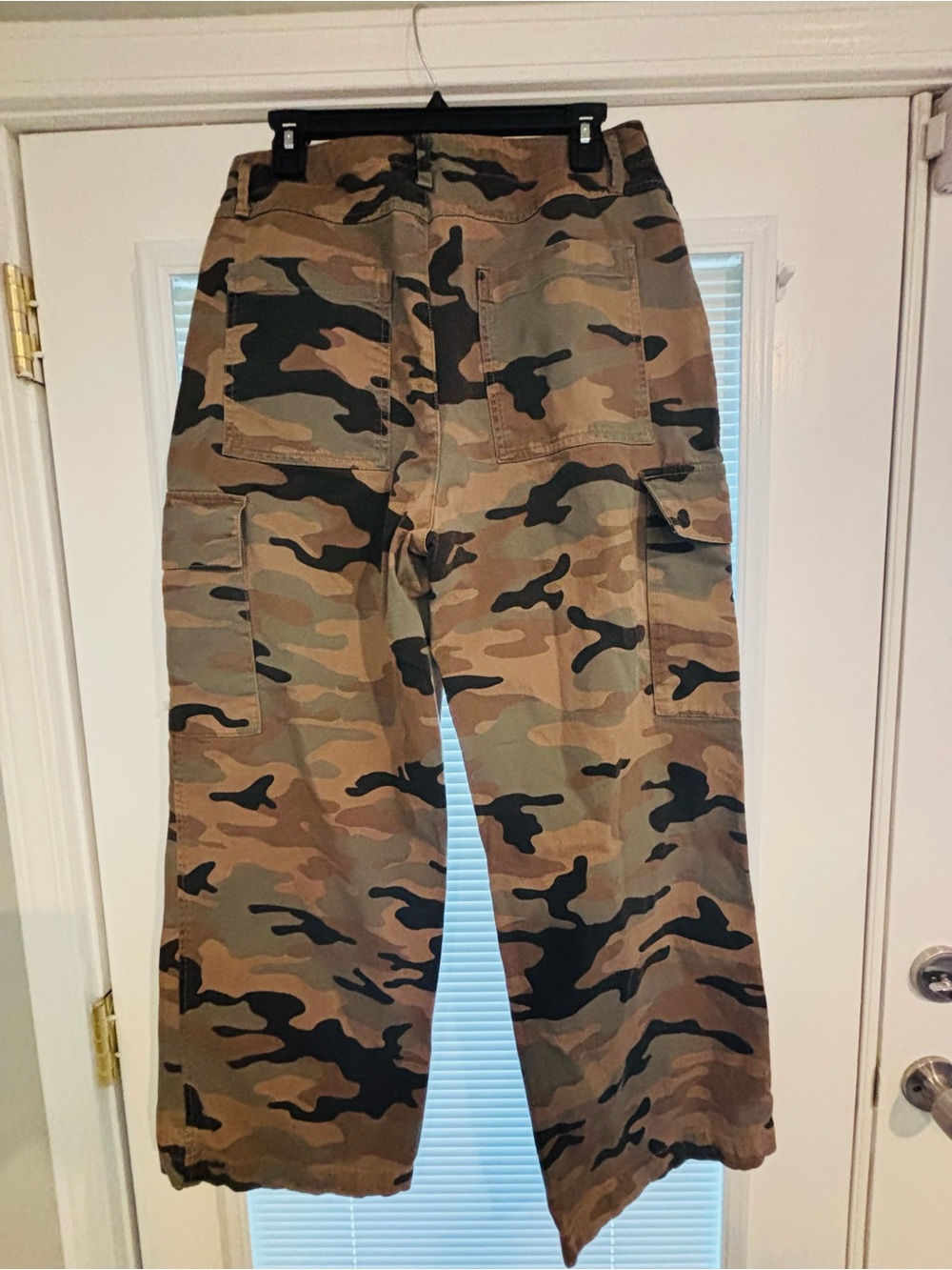 GAP Camouflage Cargo Pants in Green and Tan - Picture 4 of 8
